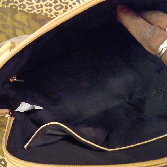 COPY - COPY - Tan purse with gold tone accents - Picture 4 of 5